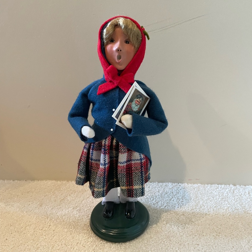 Byers’ Choice Limited Girl with Postcards Holiday Caroler